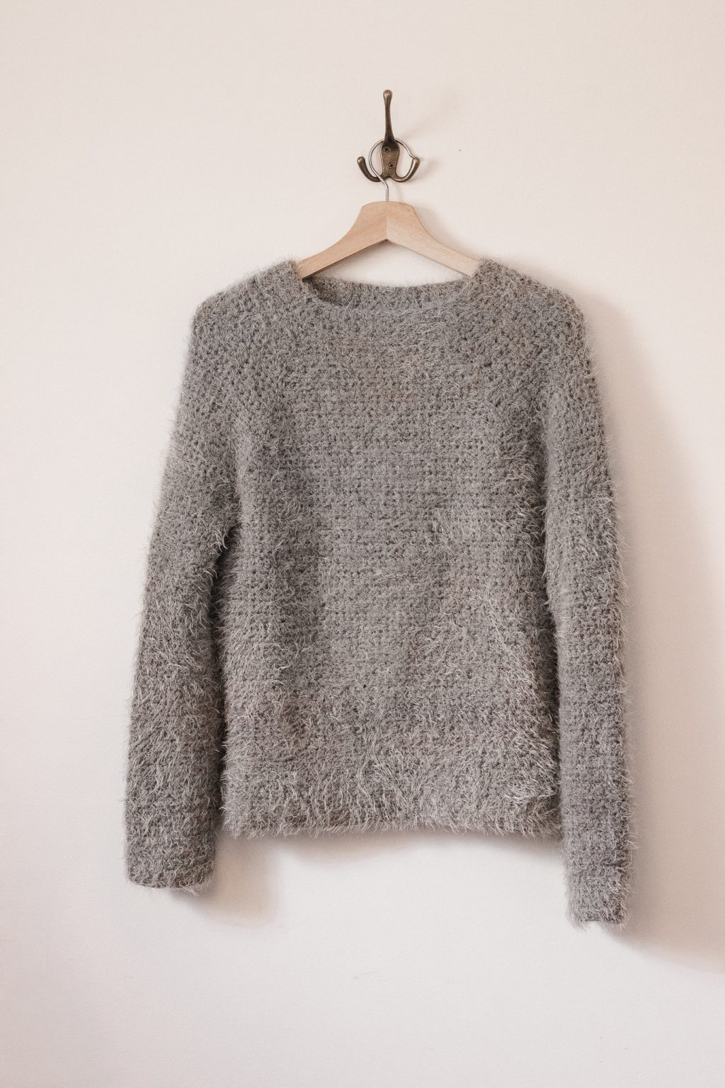 Fuzzy Raglan – Fuzzy 90’s Inspired Raglan Crochet Sweater Pattern [Size ...