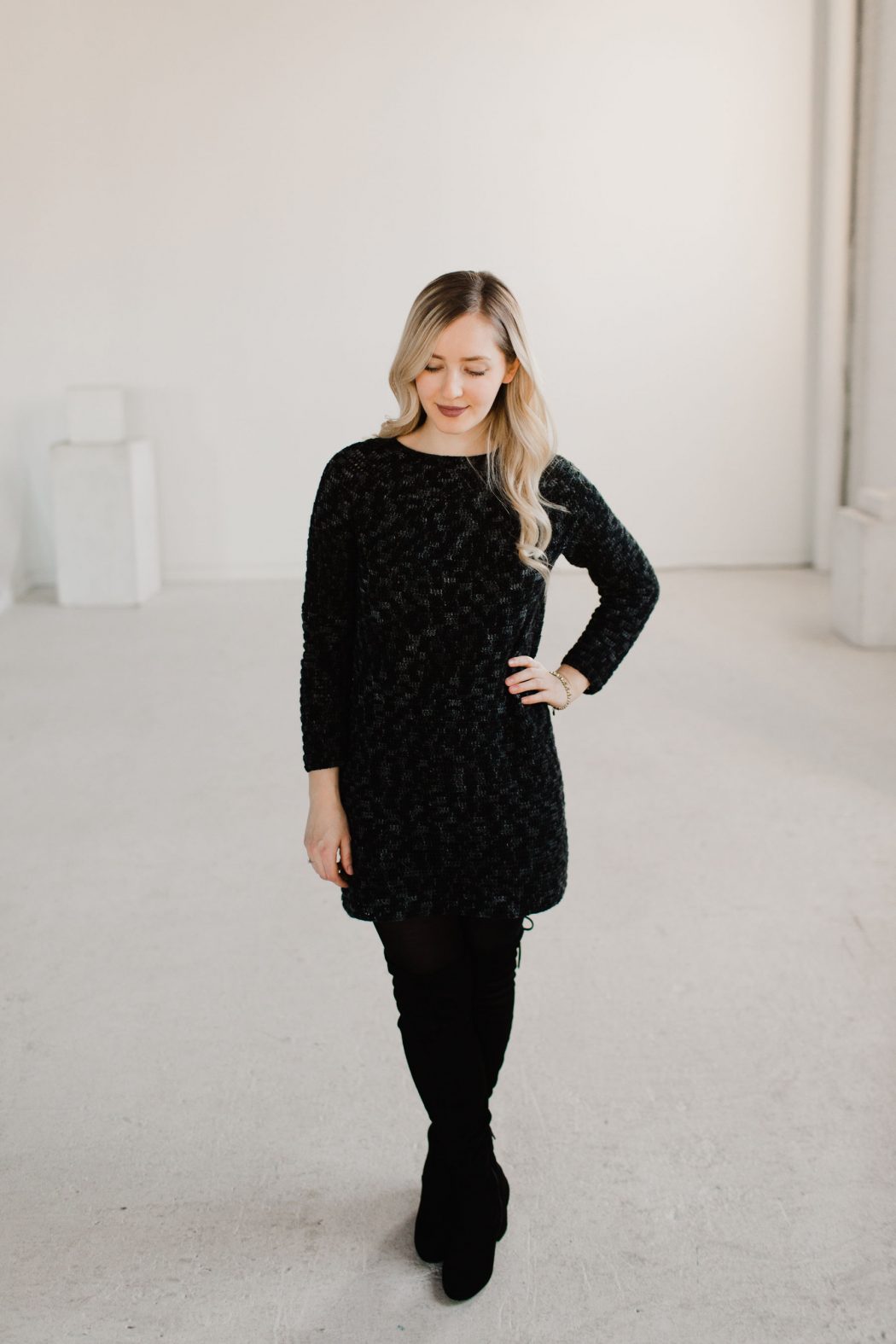 Black Out – FREE Crochet Pattern for a Long Sweater; Seamless, Top-Down