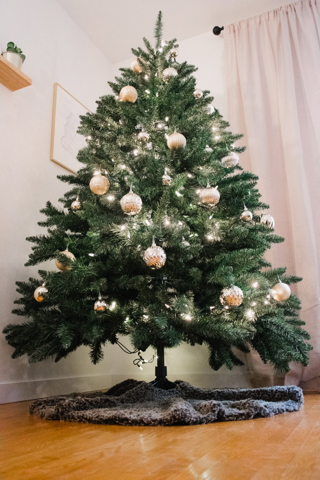 Faux Fur Tree Skirt – [FREE] Crochet Christmas Tree Skirt - Knits 'N Knots