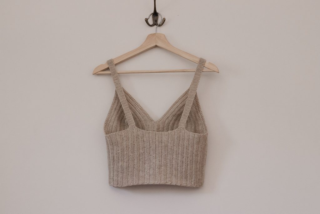 Chasing Summer Light – [FREE] Beginner Tank with Thick Straps to Hide your Bra  Straps! [Size-Inclusive Crochet Pattern] - Knits 'N Knots